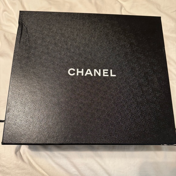 CHANEL SNEAKERS - Picture 4 of 5